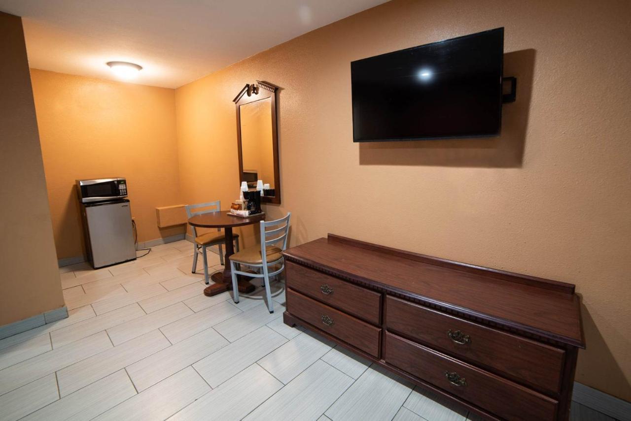 Americas Best Value Inn And Suites Siloam Springs Exterior photo