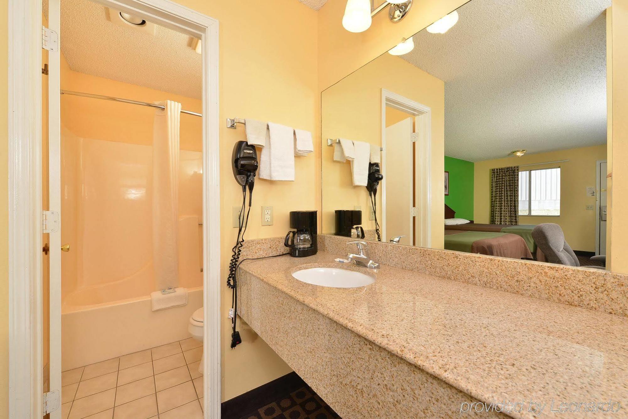 Americas Best Value Inn And Suites Siloam Springs Exterior photo