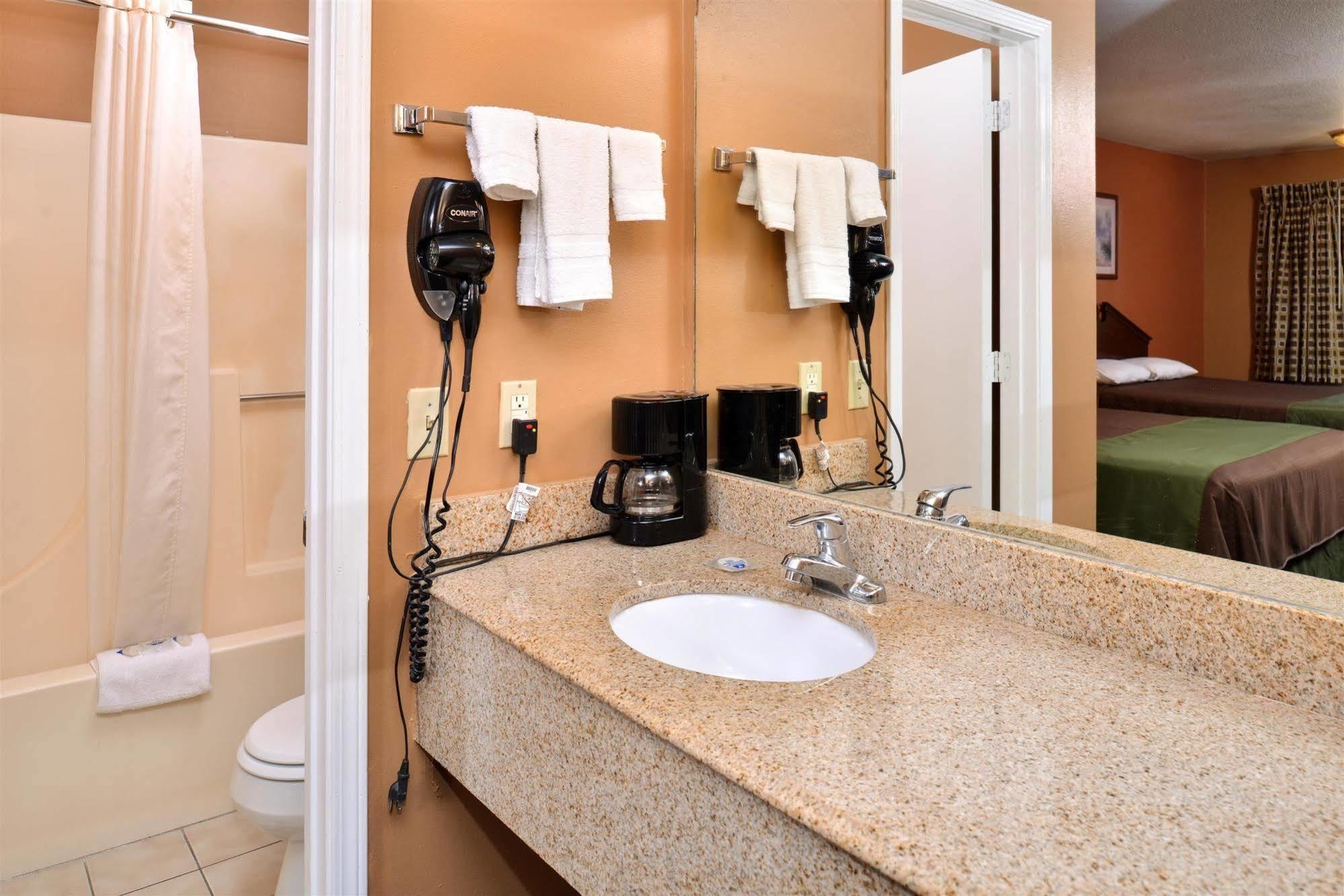 Americas Best Value Inn And Suites Siloam Springs Exterior photo